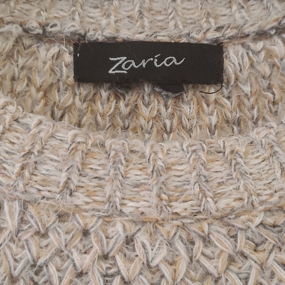 Cozy Fall/Winter Knit Sweater - Picture 4 of 5